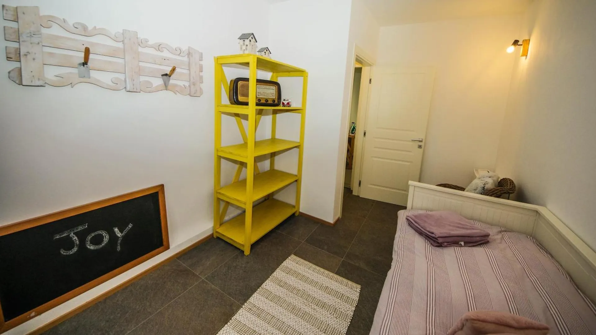 Apartment Casa Noa, Appartamento Con Giardino Privato Gemonio