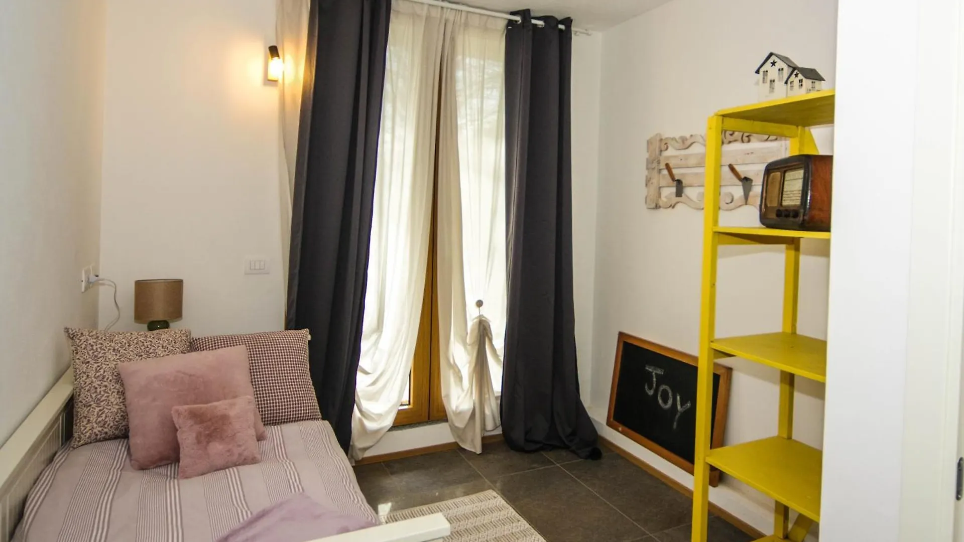 Casa Noa, Appartamento Con Giardino Privato Gemonio 0*,